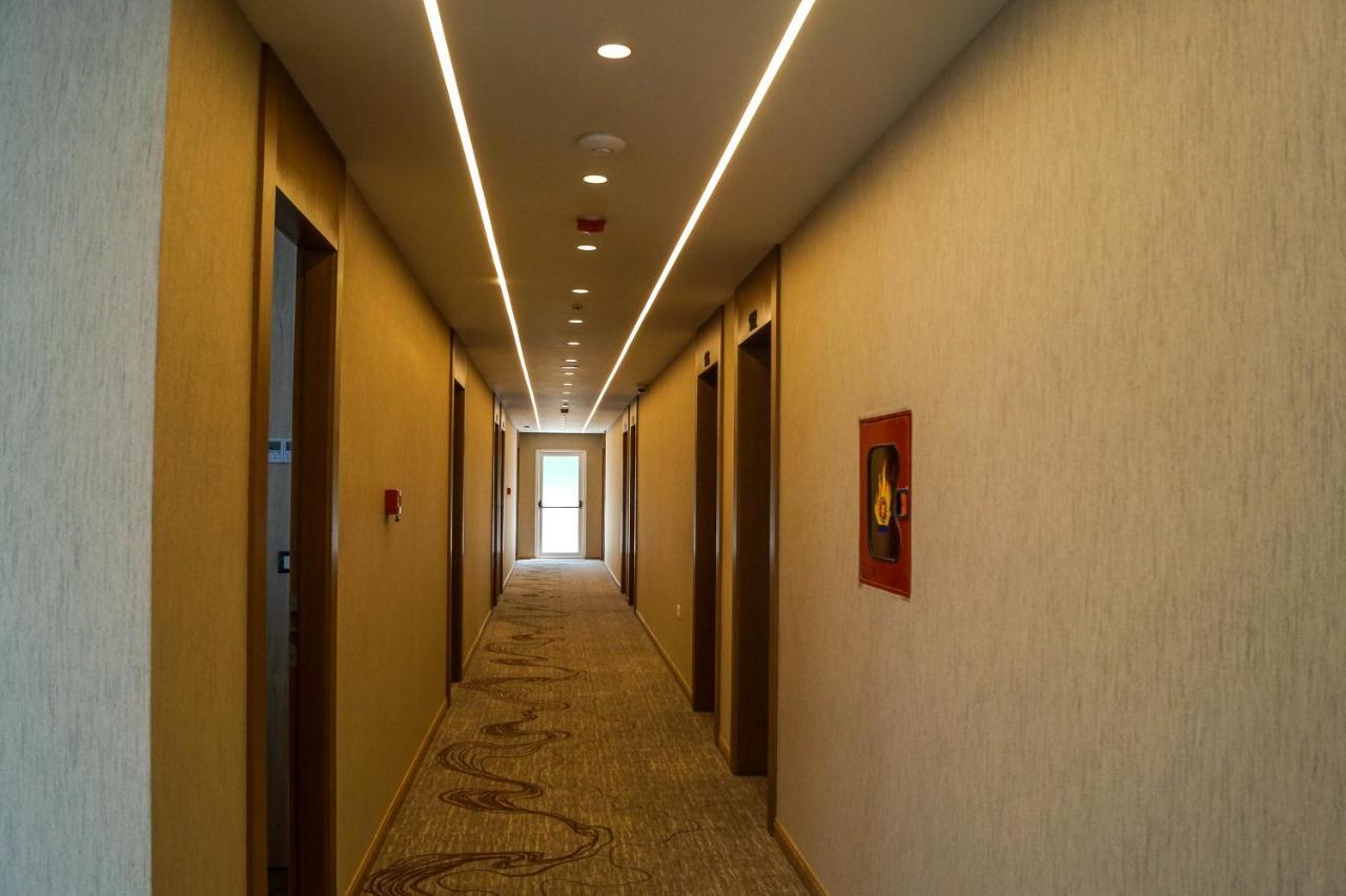 Red Hill Hotel Tirana Exterior foto